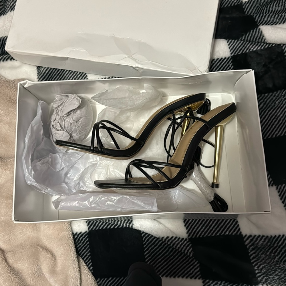 Fashion Nova Heels size 7